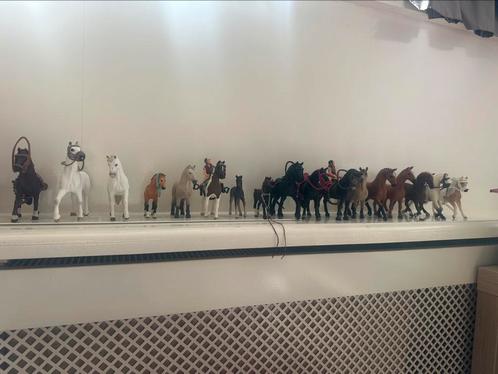 Schleich 17 paarden/veulens + ruiters, auto en stallen, Verzamelen, Speelgoed, Zo goed als nieuw, Ophalen of Verzenden