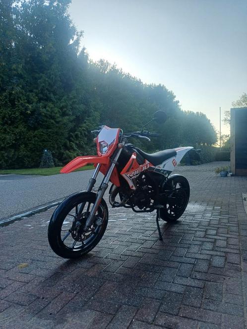 Rieju MRT 50 2024, Fietsen en Brommers, Brommers | Overige merken, Zo goed als nieuw, Ophalen of Verzenden
