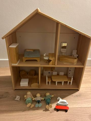 Te koop: IKEA poppenhuis met stijlvol Petit Amélie interieur beschikbaar voor biedingen