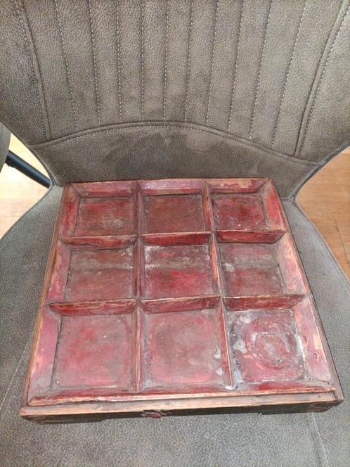 Antiek 9 vaks bak. Mogelijk afkomstig uit China, Antiek en Kunst, Curiosa en Brocante, Ophalen of Verzenden