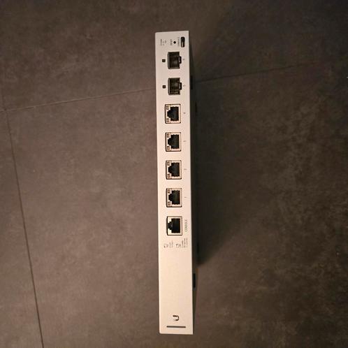 Unifi XG 6 POE switch te koop, amper gebruikte., Computers en Software, Netwerk switches, Zo goed als nieuw, Ophalen of Verzenden