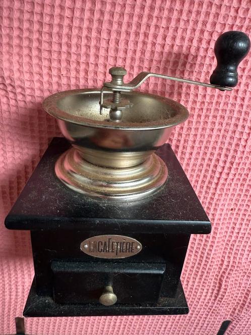 Vintage La Cafetiere Koffiemolen, Antiek en Kunst, Antiek | Keukenbenodigdheden, Ophalen