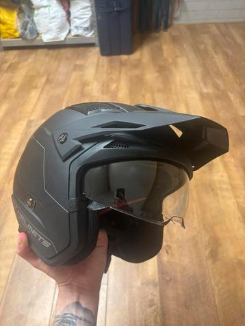 Motor/scooterhelm 2 MAAND OUD, BIJNA NIEUW beschikbaar voor biedingen