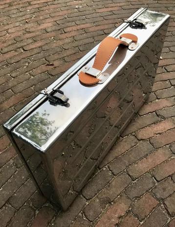 Aluminium koffer WWII WW2 beschikbaar voor biedingen