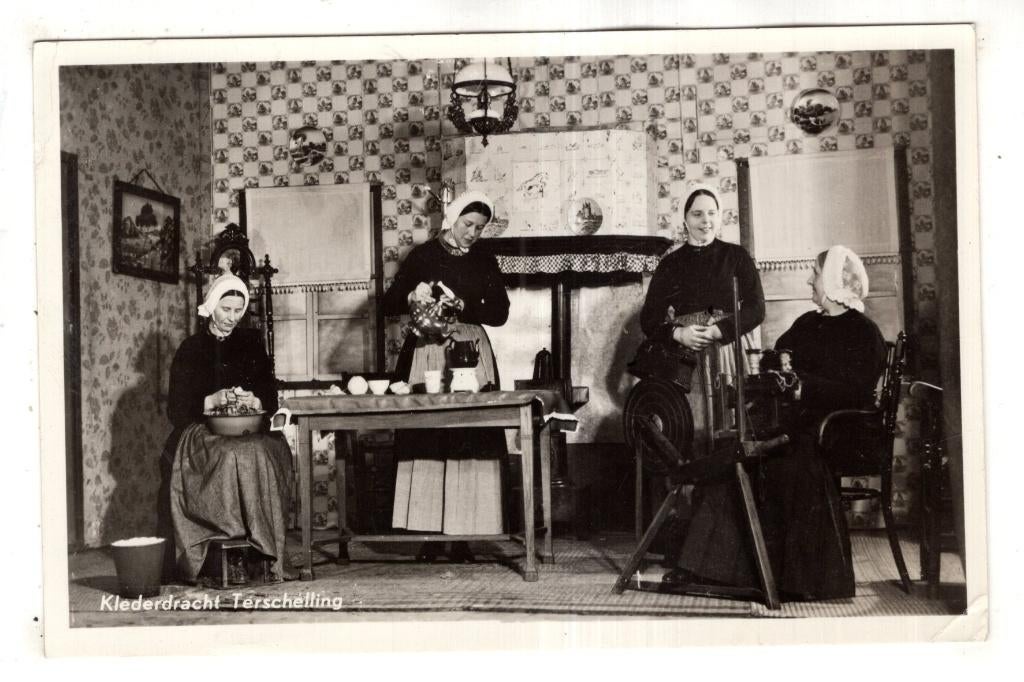 Terschelling  Koffie Klederdracht, Ophalen of Verzenden, 1940 tot 1960, Gelopen, Waddeneilanden