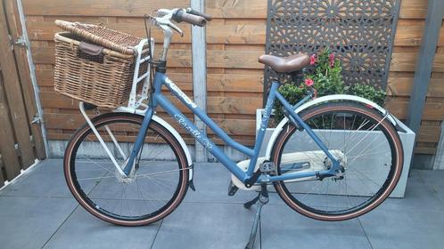Gazelle Miss Grace Jeans Blue
7 versnellingen 59cm framemaat, Fietsen en Brommers, Fietsen | Dames | Damesfietsen, Zo goed als nieuw
