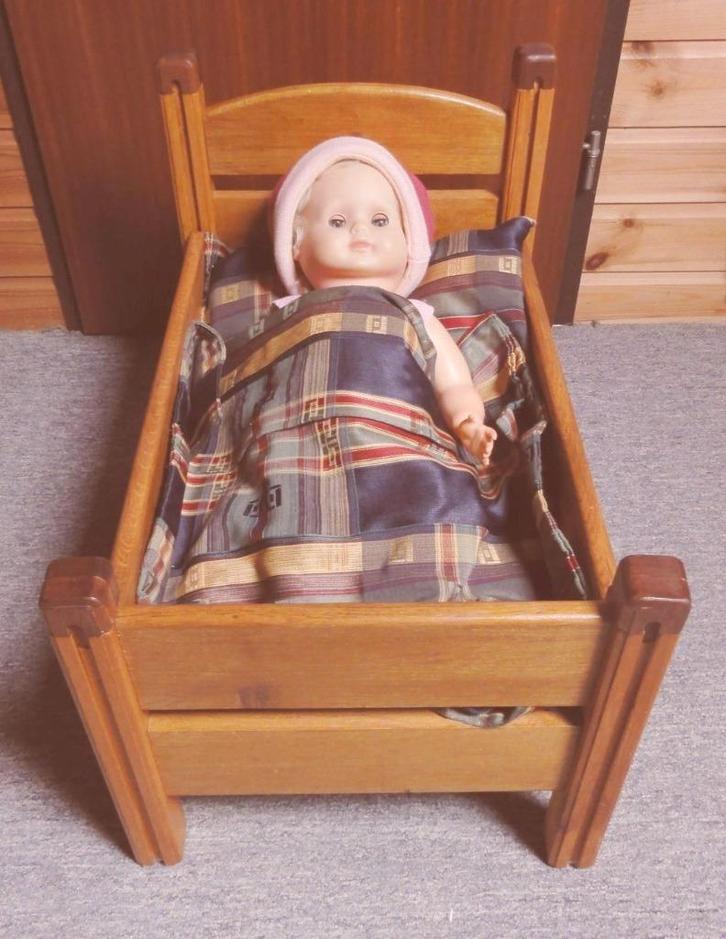 Ledikantje voor pop, poezenbed, prachtig hardhout, Kinderen en Baby's, Speelgoed | Houten speelgoed, Gebruikt, Ophalen of Verzenden