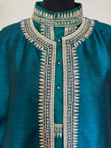 Donkergroene Indiase Herenkleding beschikbaar voor biedingen
