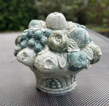 Betonnen tuinornament fruitschaal  beschikbaar voor biedingen