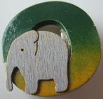 speldje met houten olifant, Verzamelen, Speldjes, Pins en Buttons, Verzenden, Zo goed als nieuw, Dier of Natuur, Speldje of Pin