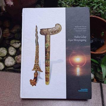 Keris boek HABIS GELAP ...FAJAR MENYINGSING kris 1 exemplaar beschikbaar voor biedingen