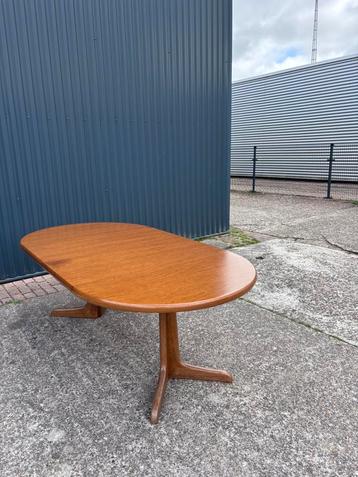Vintage eettafel eiken rond ovaal uitschuifbaar beschikbaar voor biedingen