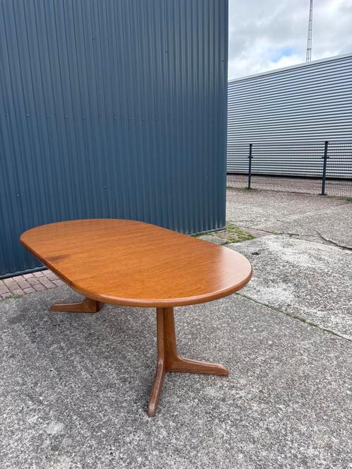 Vintage eettafel eiken rond ovaal uitschuifbaar, Huis en Inrichting, Tafels | Eettafels, Gebruikt, 100 tot 150 cm, 200 cm of meer