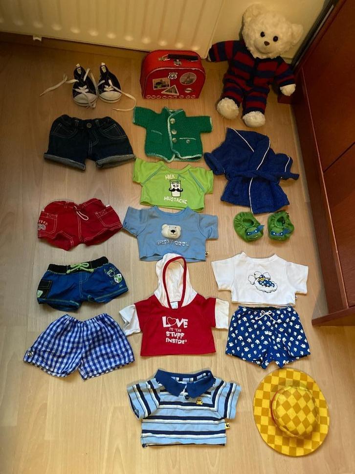 Witte beer met kleertjes, Verzamelen, Beren en Cherished Teddies, Zo goed als nieuw, Stoffen beer, Overige merken, Ophalen of Verzenden