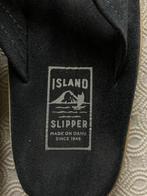 Handgemaakte suède slippers van Island Slipper uit Hawai' i, Slippers, Blauw, Ophalen of Verzenden, Zo goed als nieuw