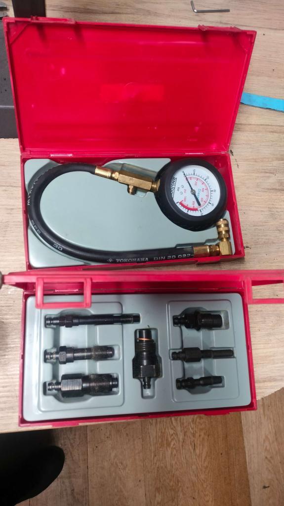 Compressie tester diesel met hulpstukken, Auto diversen, Autogereedschap, Zo goed als nieuw, Ophalen of Verzenden