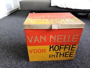 Van Nelle metalen kist beschikbaar voor biedingen