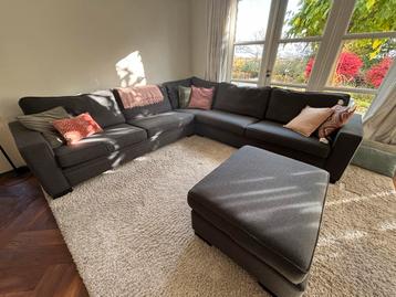 Grijze hoekbank met hocker - Tijdloos & Comfortabel! beschikbaar voor biedingen