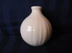 Mooi bolvormig geribd wit geglazuurd vaasje Zenith Gouda 1, Antiek en Kunst, Antiek | Keramiek en Aardewerk, Ophalen of Verzenden