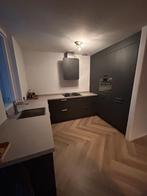 ZWARTE DESIGN KEUKEN MET KASTENWAND, Huis en Inrichting, Keuken | Complete keukens, Ophalen, Zwart, Hoekkeuken, Zo goed als nieuw