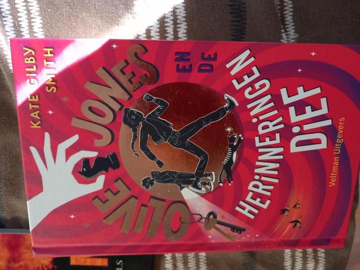 Olive Jones en de herinneringen dief, Boeken, Fantasy, Zo goed als nieuw, Ophalen of Verzenden