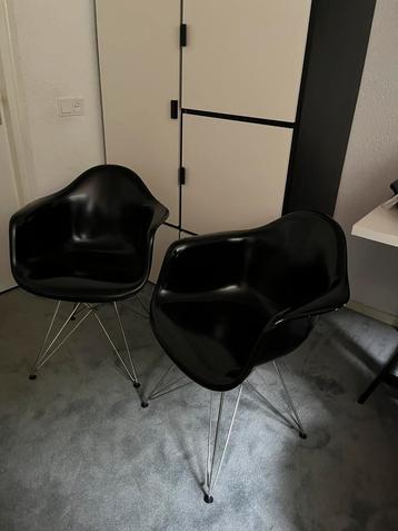 Charles Eames replica stoeltjes (zwart polyester) beschikbaar voor biedingen