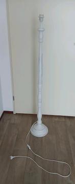 Witte stalamp brocante stijl, Huis en Inrichting, Lampen | Vloerlampen, Ophalen, Gebruikt, Hout, 100 tot 150 cm