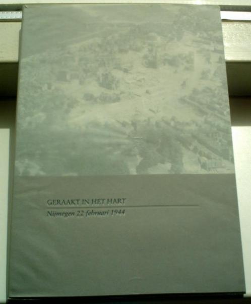 Geraakt in het hart, Nijmegen 22 februari 1944., Boeken, Oorlog en Militair, Zo goed als nieuw, Ophalen of Verzenden