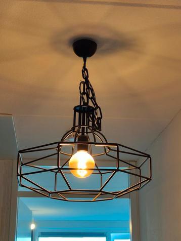 Stevige zwarte metalen hanglamp draad beschikbaar voor biedingen