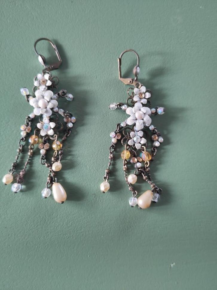 Feestelijke vintage oorbellen, Michal Negrin, wit (3), Sieraden, Tassen en Uiterlijk, Oorbellen, Nieuw, Hangers, Overige materialen