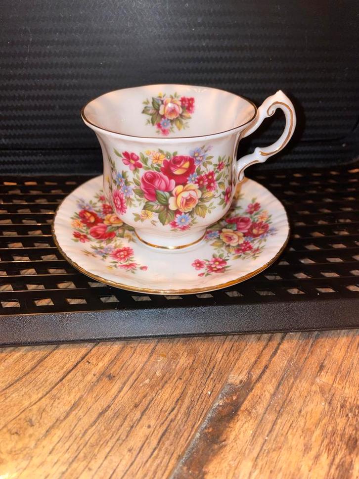 Vintage Paragon Kop en Schotel met Bloemen, Antiek en Kunst, Antiek | Servies los, Ophalen