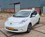Nissan Leaf Electric 30kW 2016 Tekna, Auto's, Nissan, Zwart, Stoelverwarming, 1445 kg, Wit