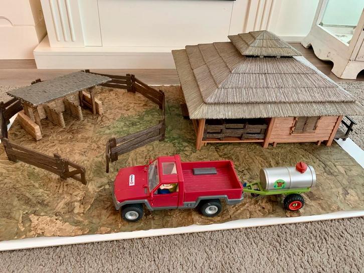 Schleich boerderij met hekken, stal, auto en ondergrond, Verzamelen, Dierenverzamelingen, Gebruikt, Overige typen, Overige soorten