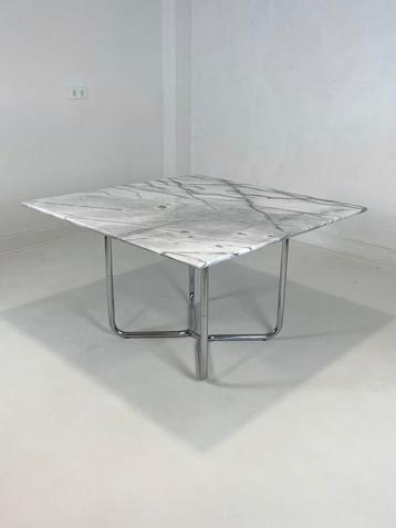 Vintage marmeren eettafel beschikbaar voor biedingen
