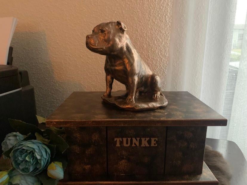 Stafford Bull Terriër beeld op urn als set handgemaakt, Ophalen of Verzenden, Nieuw