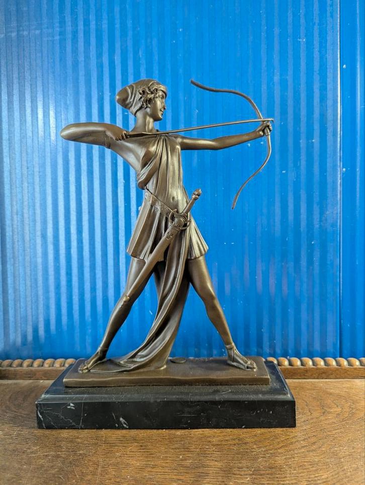 Bronzen beeld van een boogschutter. Jachtgodin, Antiek en Kunst, Kunst | Beelden en Houtsnijwerken, Ophalen
