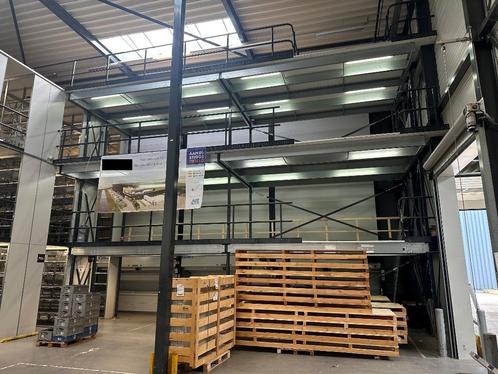 Gebruikte entresolvloer 8m - 3 etages - 11,00 x 2,70/3,60m, Doe-het-zelf en Verbouw, Overige Doe-het-zelf en Verbouw, Zo goed als nieuw