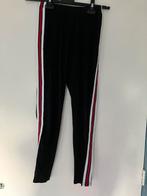 Zwarte legging met rood/witte streep in zijnaad. M, Ophalen of Verzenden, Zo goed als nieuw, Rood, Legging
