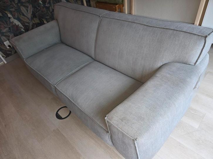 Mooie driepersoonsbank licht grijs, Huis en Inrichting, Banken | Bankstellen, Zo goed als nieuw, Rechte bank, Driepersoons, 200 tot 250 cm