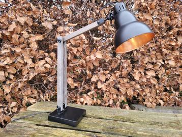 schitterende nieuwstaat vintage tafel/ hobby lamp beschikbaar voor biedingen