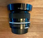 Nikon Nikkor 28mm f/3.5 Lens met HN-2 Kap, Ophalen of Verzenden, Gebruikt, Standaardlens
