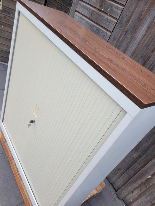 Markant Kantoorkast met roldeuren en beukenhouten blad, Huis en Inrichting, Kasten | Roldeurkasten en Archiefkasten, Gebruikt