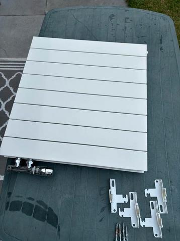 Witte design radiator beschikbaar voor biedingen
