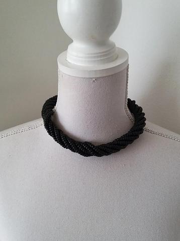 Vintage zwarte houten kraaltjes choker ketting beschikbaar voor biedingen