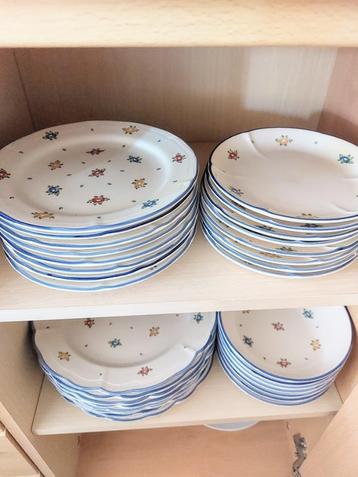 Deels Complete Set Zeller Keramik "Petite Rose" Servies - Di beschikbaar voor biedingen