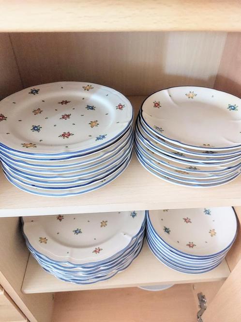 Deels Complete Set Zeller Keramik "Petite Rose" Servies - Di, Huis en Inrichting, Keuken | Servies, Zo goed als nieuw, Bord(en)