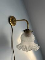 Vintage wandlampje. Glazen kapje, messing armatuur, Ophalen of Verzenden
