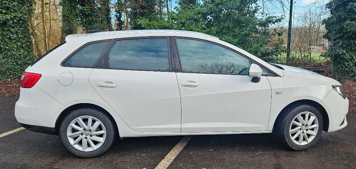 Seat Ibiza 1.2 63KW 2013 Wit, Auto's, Seat, Particulier, Ibiza, ABS, Adaptive Cruise Control, Airbags, Airconditioning, Bluetooth