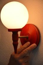 Vintage Wandlamp met Melkglazen Bol, Ophalen, Gebruikt, Metaal, Vintage