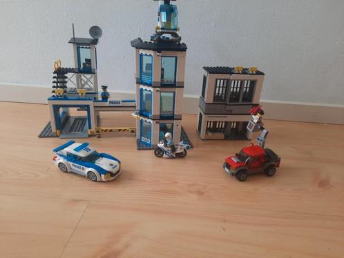 Lego set 60141 politiebureau, Kinderen en Baby's, Speelgoed | Duplo en Lego, Zo goed als nieuw, Lego, Complete set, Ophalen of Verzenden